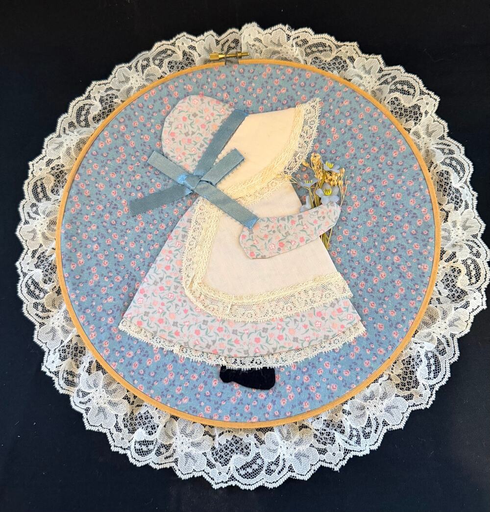 Vintage Sunbonnet Sue 3D Fabric Wall Hanging Embroidery Hoop Lace Cottagecore